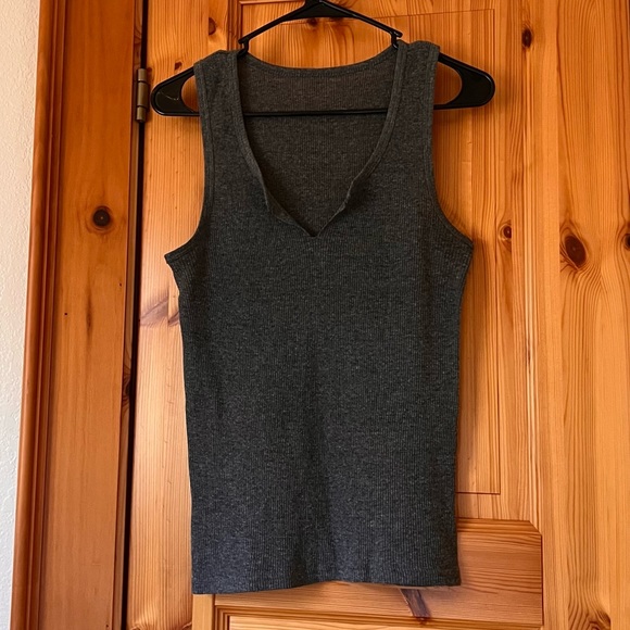 ✪✪✪ Gray Ribbed V-Neck Tank Top - Picture 2 of 3